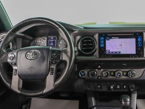 Used 2019 Toyota Tacoma TRD Sport image 19