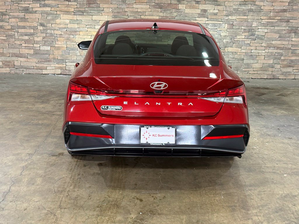 Used 2024 Hyundai Elantra SEL w/ Convenience Package FWD image 7