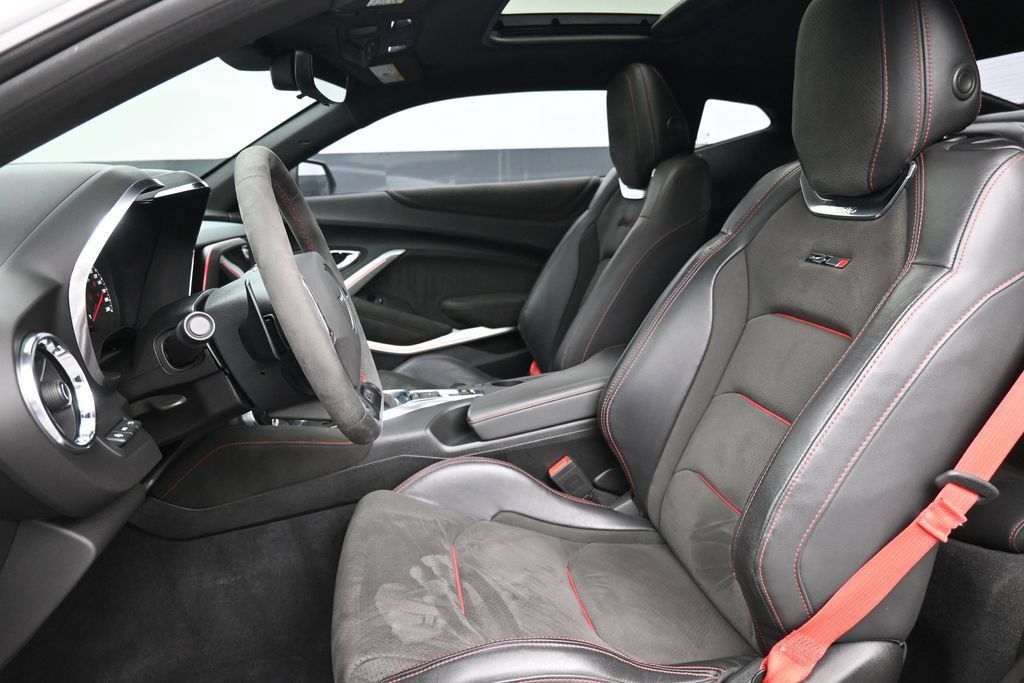 Used 2019 Chevrolet Camaro ZL1 RWD image 10