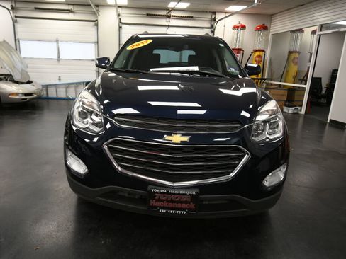 Used 2017 Chevrolet Equinox LT w/ Convenience Package image 2