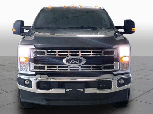 Used 2024 Ford F250 XLT AWD/4WD image 3