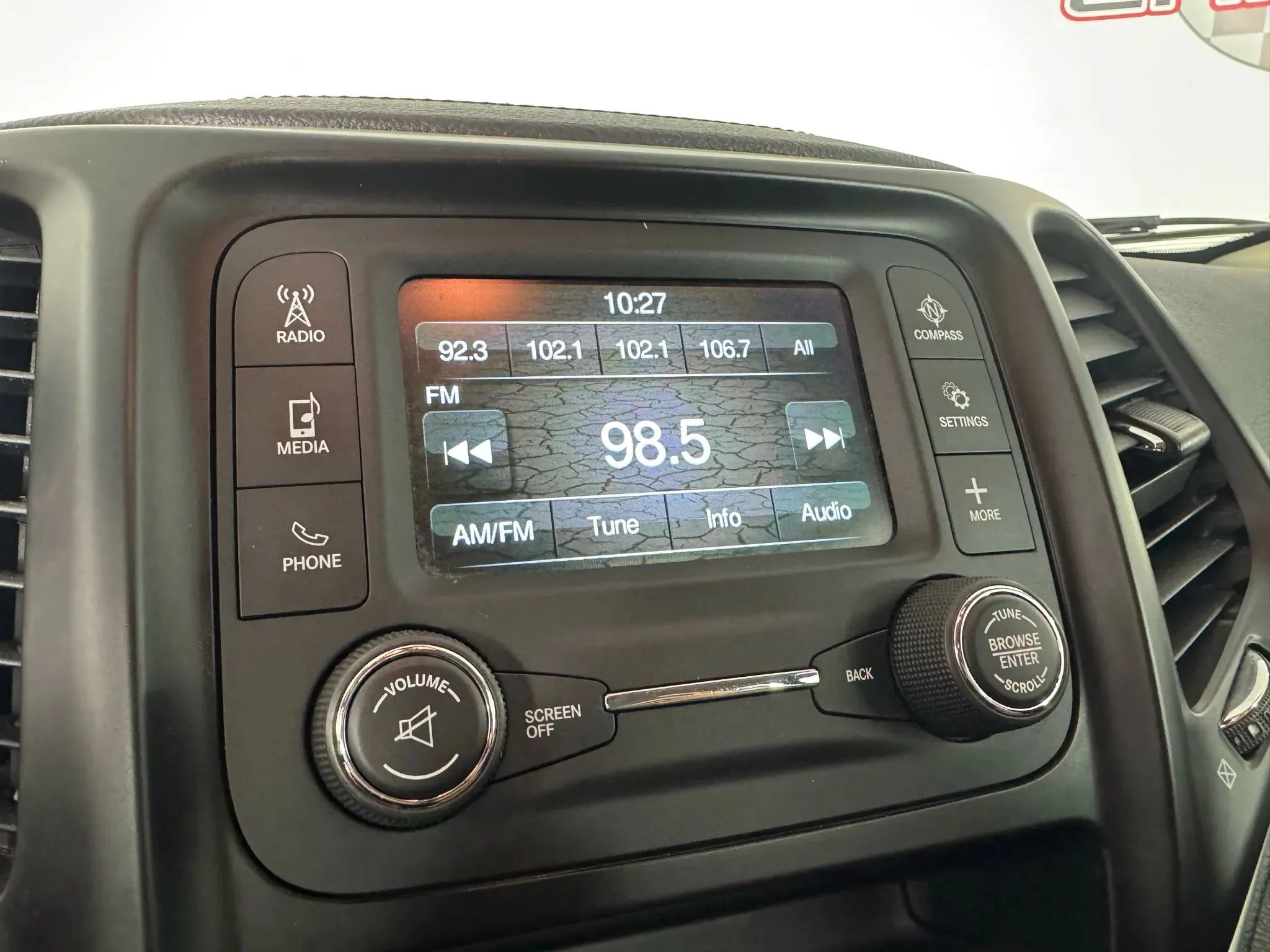 Used 2015 Jeep Cherokee Sport FWD image 18