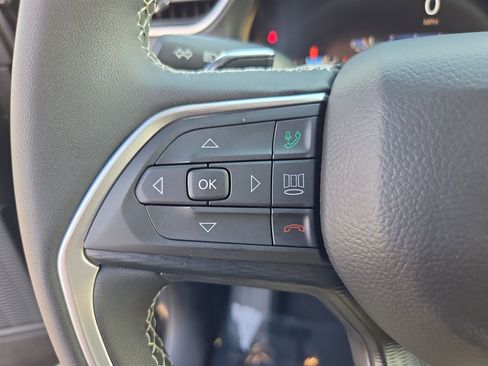 Used 2025 Jeep Grand Cherokee Laredo RWD image 27