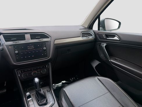 Used 2018 Volkswagen Tiguan SE FWD image 22