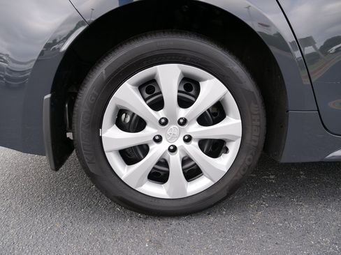 Used 2025 Toyota Corolla LE image 12