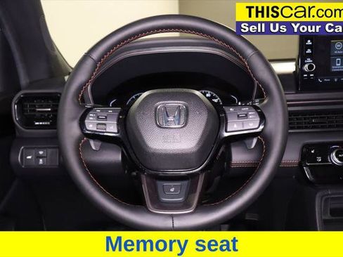 Used 2025 Honda Pilot TrailSport image 16