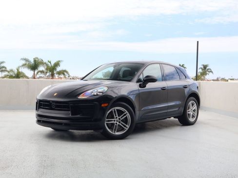 Certified 2025 Porsche Macan w/ Premium Package Plus AWD/4WD image 1