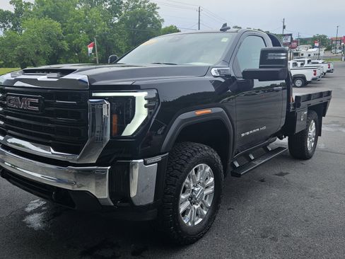 Used 2024 GMC Sierra 2500 Pro w/ 1SA Pro Safety Plus Package AWD/4WD image 2