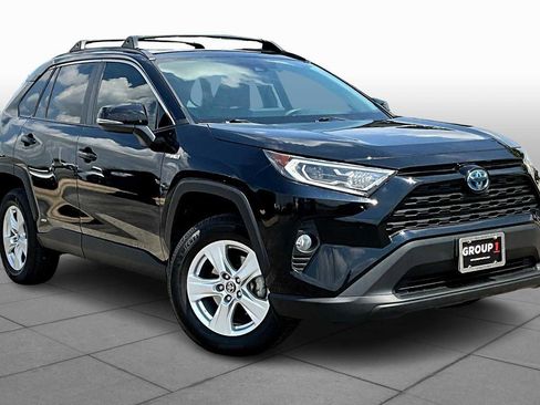 Used 2021 Toyota RAV4 XLE image 2
