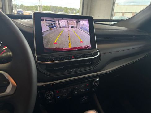 Used 2025 Jeep Compass Trailhawk image 29