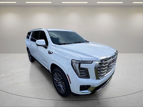 Used 2026 GMC Yukon XL Denali w/ Sun & Power Step Package AWD/4WD image 9
