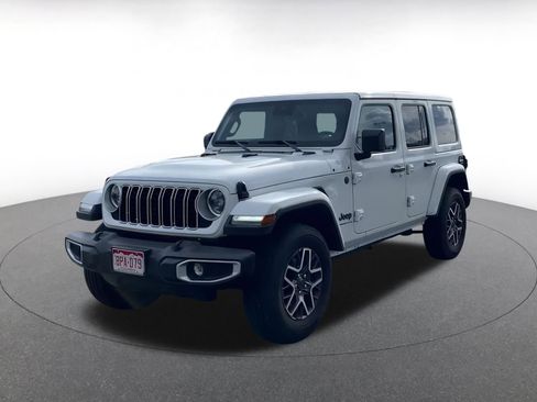 Used 2025 Jeep Wrangler Sahara image 7