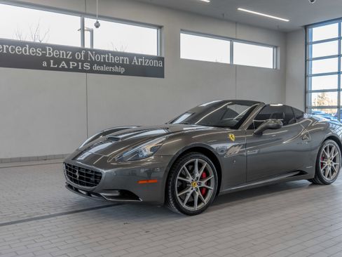 Used 2013 Ferrari California image 3