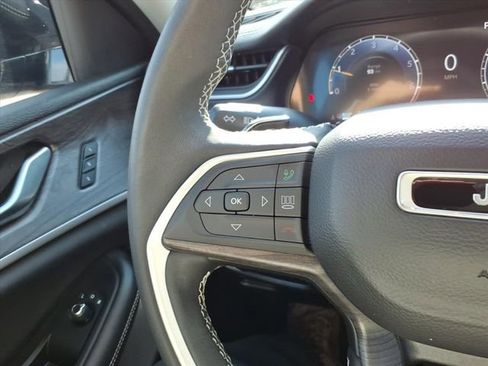 Used 2023 Jeep Grand Cherokee L Limited w/ Black Appearance Package image 19