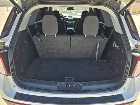 Used 2021 Ford Explorer XLT RWD image 15