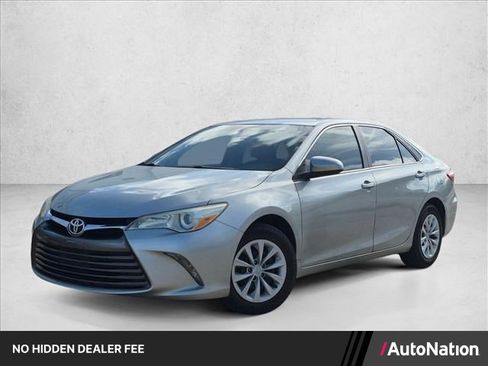 Used 2016 Toyota Camry LE FWD image 1