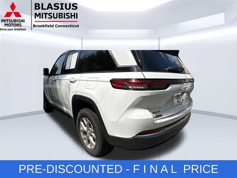 Used 2023 Jeep Grand Cherokee Limited w/ Trailer Tow Prep Group (B) AWD/4WD image 11