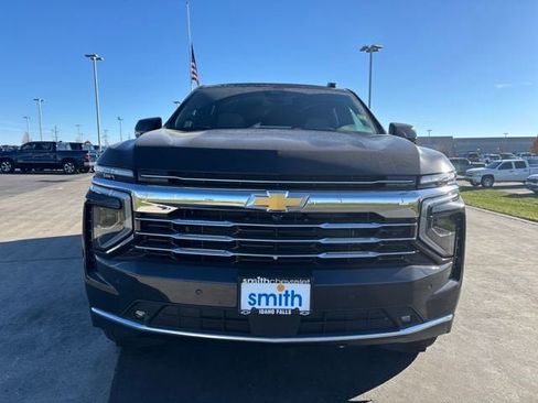 New 2026 Chevrolet Suburban LT image 8