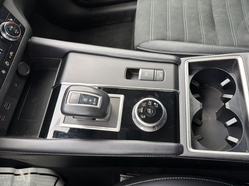 Used 2024 Mitsubishi Outlander SE image 35