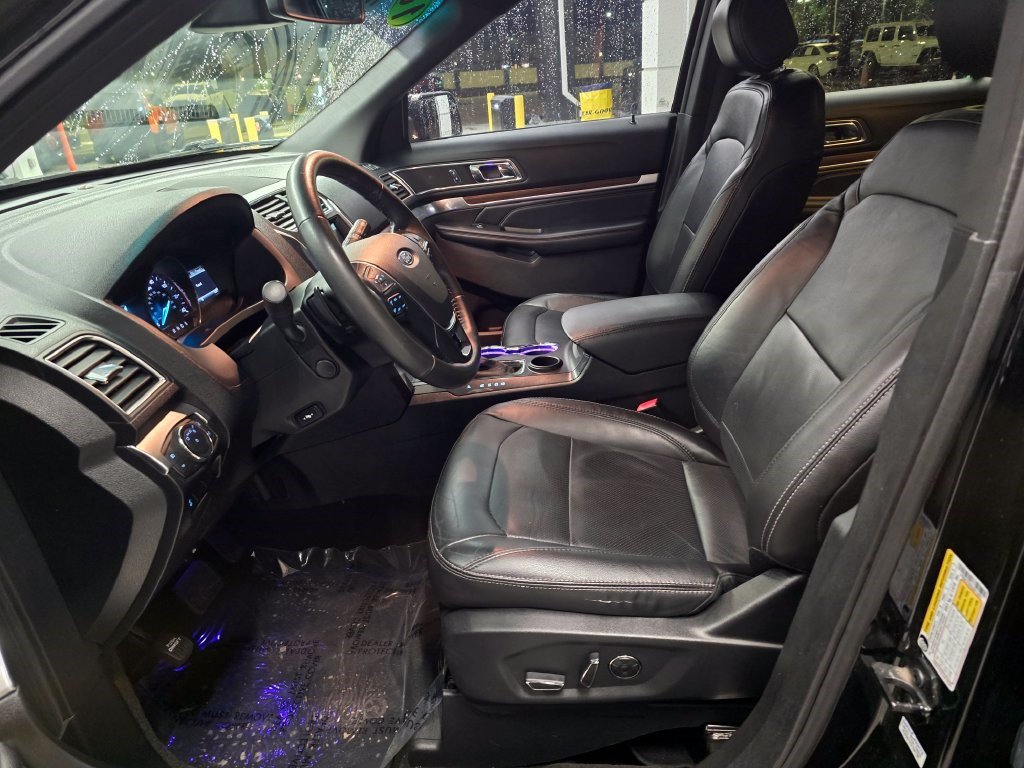 Used 2016 Ford Explorer Limited w/ Equipment Group 301A FWD image 17