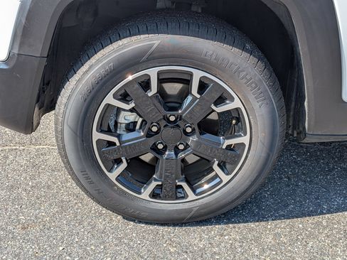 Used 2023 Jeep Renegade Latitude AWD/4WD image 10