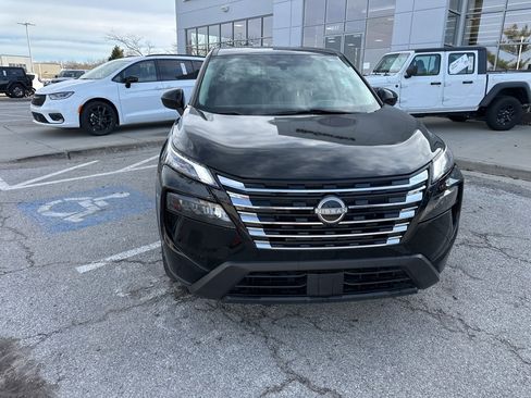 Used 2024 Nissan Rogue SV image 9