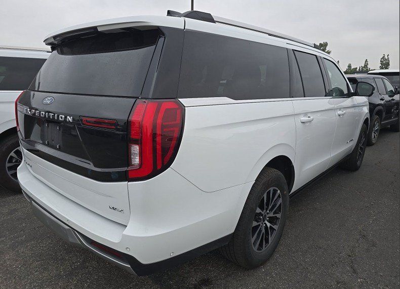 Used 2025 Ford Expedition Max Platinum AWD/4WD image 1