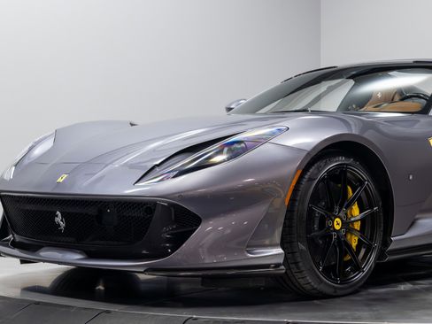 Used 2021 Ferrari 812 GTS image 5