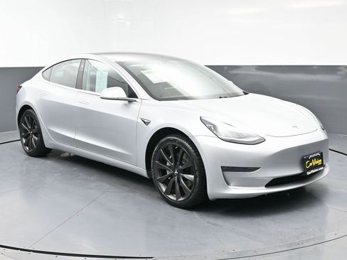 Used 2018 Tesla Model 3 Long Range image 2