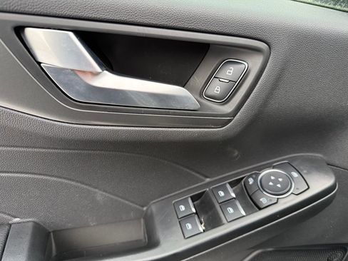 Used 2024 Ford Escape SE image 17