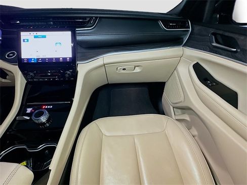 Used 2023 Jeep Grand Cherokee L Limited image 33