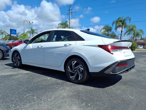New 2025 Hyundai Elantra SEL image 5