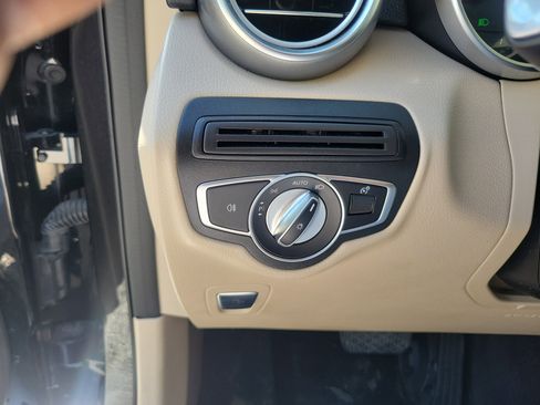 Used 2020 Mercedes-Benz GLC 300 w/ Premium Package image 29