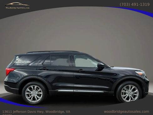 Used 2020 Ford Explorer XLT w/ Equipment Group 202A AWD/4WD image 2