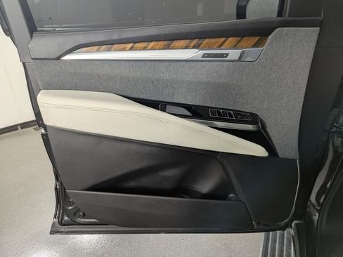 Used 2025 Cadillac Escalade Sport Platinum w/ LPO, Floor Liner Package AWD/4WD image 5
