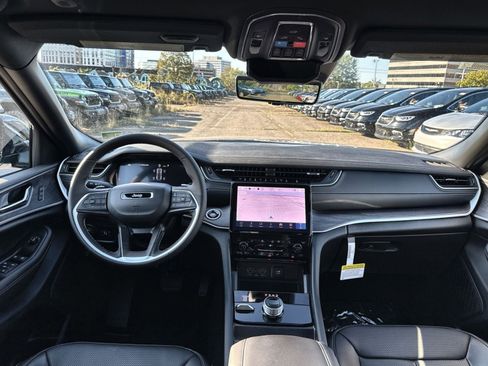 New 2025 Jeep Grand Cherokee Limited w/ Luxury Tech Group II image 23