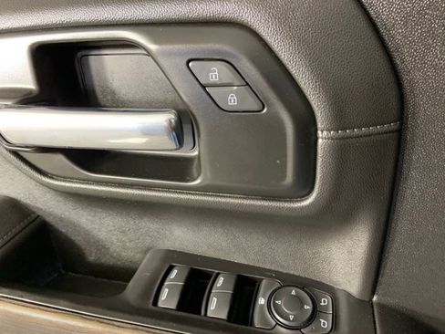 Used 2021 Chevrolet Silverado 1500 LT w/ Z71 Off-Road Package AWD/4WD image 26