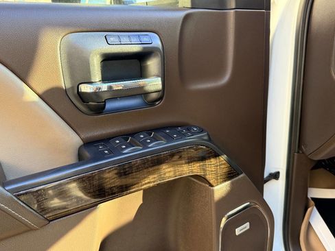 Used 2015 GMC Sierra 2500 Denali w/ Duramax Plus Package image 17