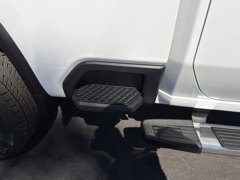 Used 2022 Chevrolet Silverado 2500 LT w/ Convenience Package image 14