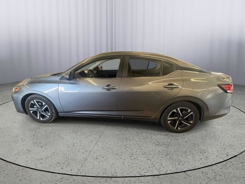 Used 2024 Nissan Sentra SV FWD image 2