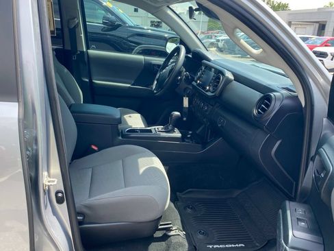 Used 2020 Toyota Tacoma SR AWD/4WD image 17