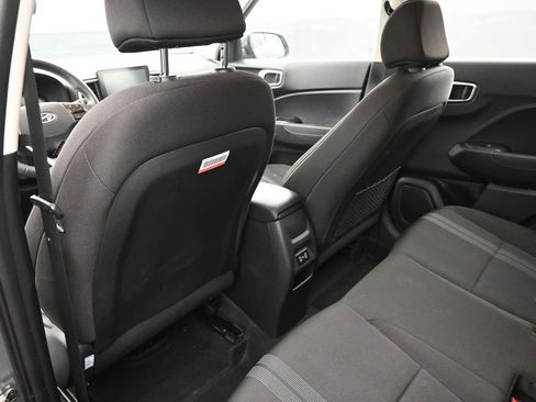 Used 2025 Hyundai Venue SEL image 23