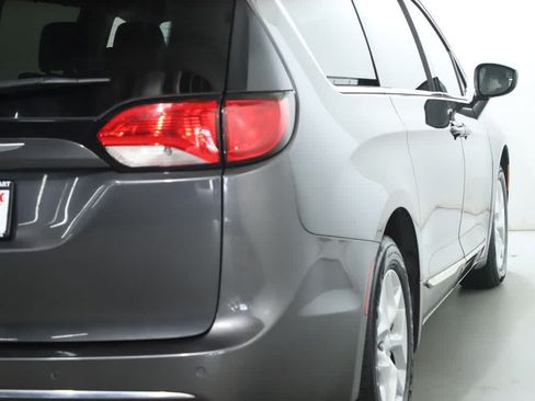 Used 2017 Chrysler Pacifica Touring-L Plus w/ Tire & Wheel Group FWD image 45
