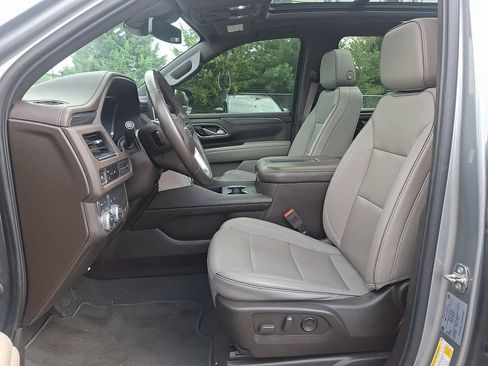 Used 2023 GMC Yukon XL SLT AWD/4WD image 16