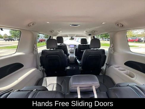 Certified 2021 Chrysler Pacifica Touring-L w/ Uconnect Theater Family Group FWD image 14