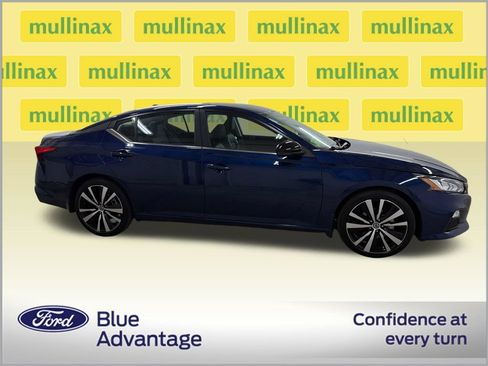 Used 2021 Nissan Altima 2.5 SR w/ SR Premium Package FWD image 2