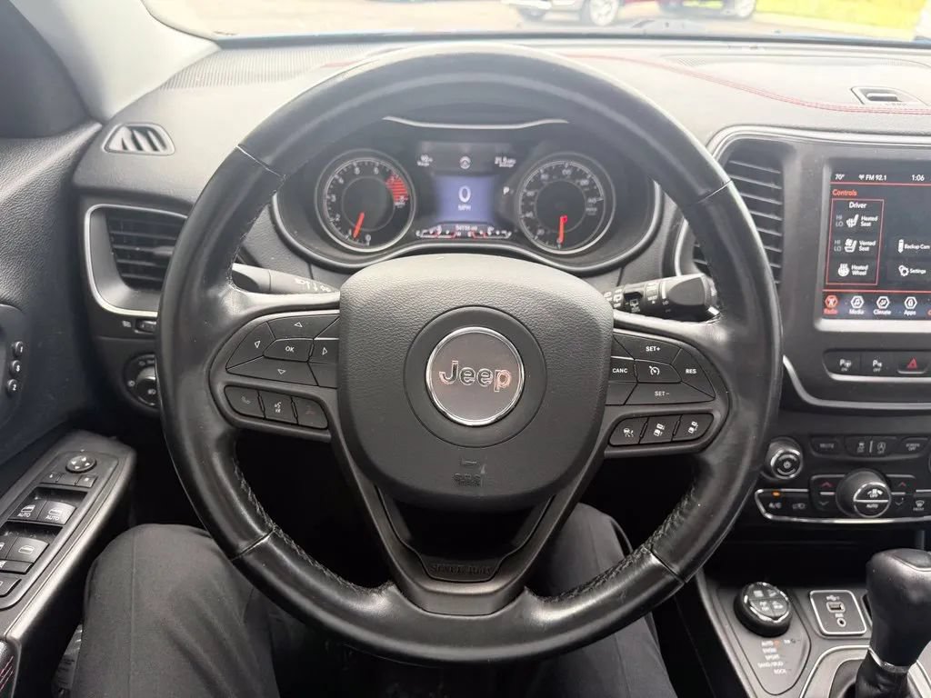 Used 2020 Jeep Cherokee Trailhawk AWD/4WD image 20