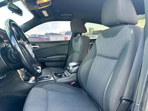 Used 2018 Dodge Charger SXT w/ Blacktop Package image 8