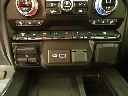 Used 2023 GMC Sierra 3500 Denali w/ Denali Ultimate Package AWD/4WD image 31