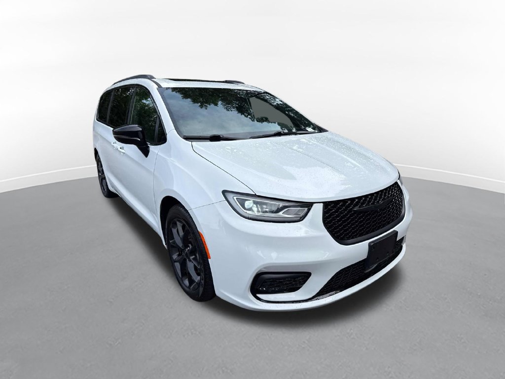Used 2025 Chrysler Pacifica Limited FWD image 4